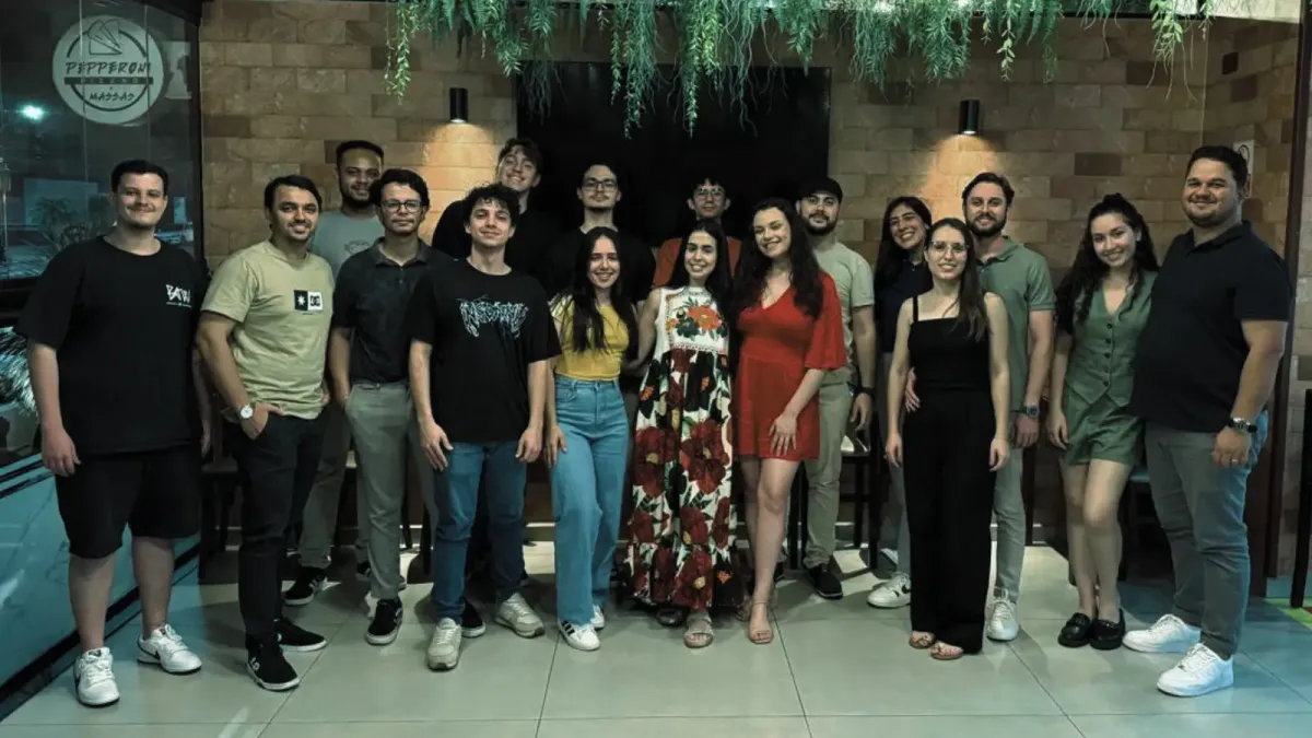 Profissionais da Fteam em momento de planejamento